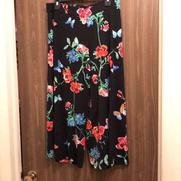 Top and matching knee length pant - Picture 4 of 7